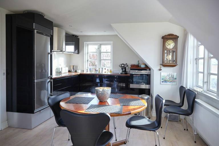 Child-friendly house with yard, terrace & BBQ | Suitable for remote work | Pets allowed — photo 3
