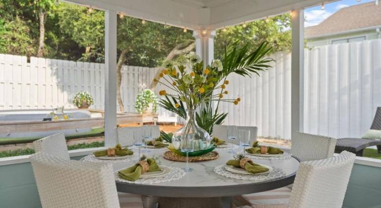 Newly Renovated 2-min Walk to the Beach The Coastal Cottage by AvantStay — photo 5