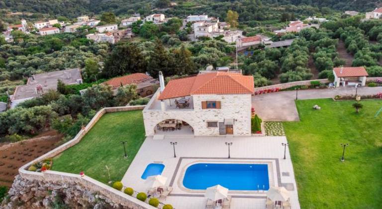 Villa with pool in Apokoronas