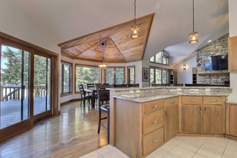 House Three Lakes