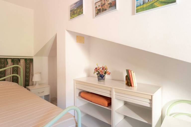 Rental apartment with fast internet, yard & pool | City view — photo 3