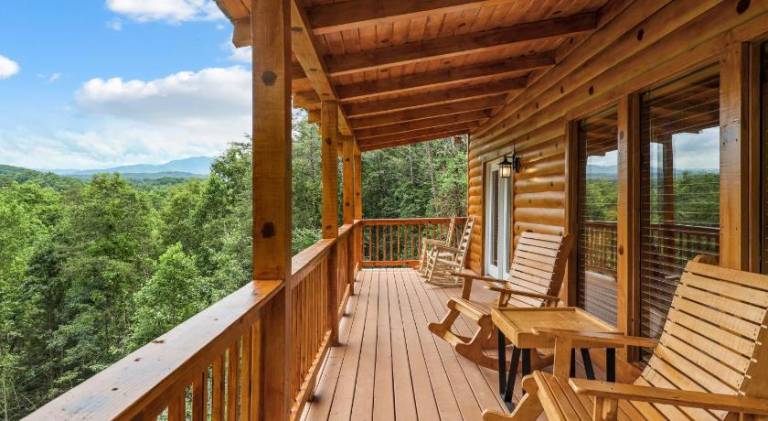 Vacation home with jacuzzi in Sevierville, TN
