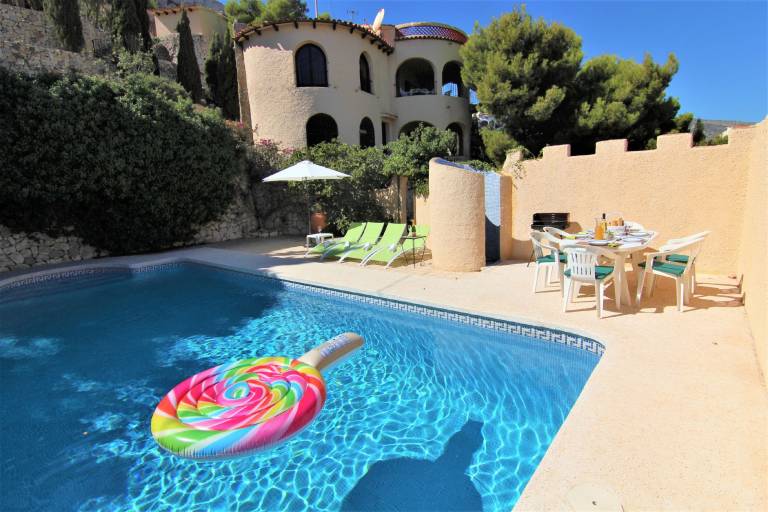 Fully equipped villa with private pool, patio & yard | Dogs allowed — photo 2