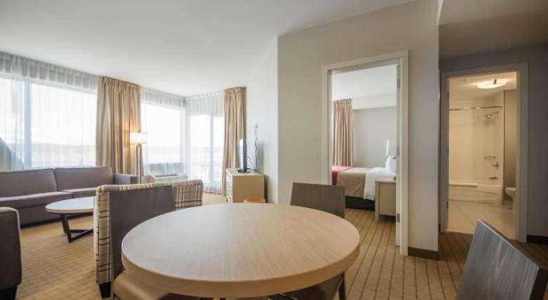 Comfort Inn & Suites — photo 4