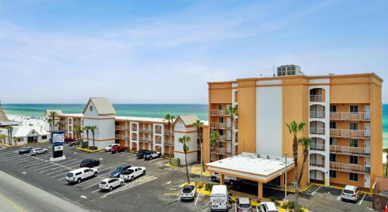 Spacious rental apartment with barbeque | Next to the beach | Pet-friendly — photo 5