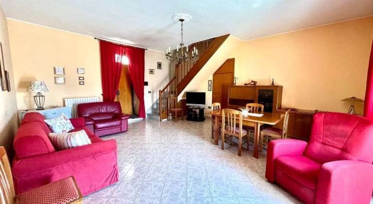 House with patio in Matera