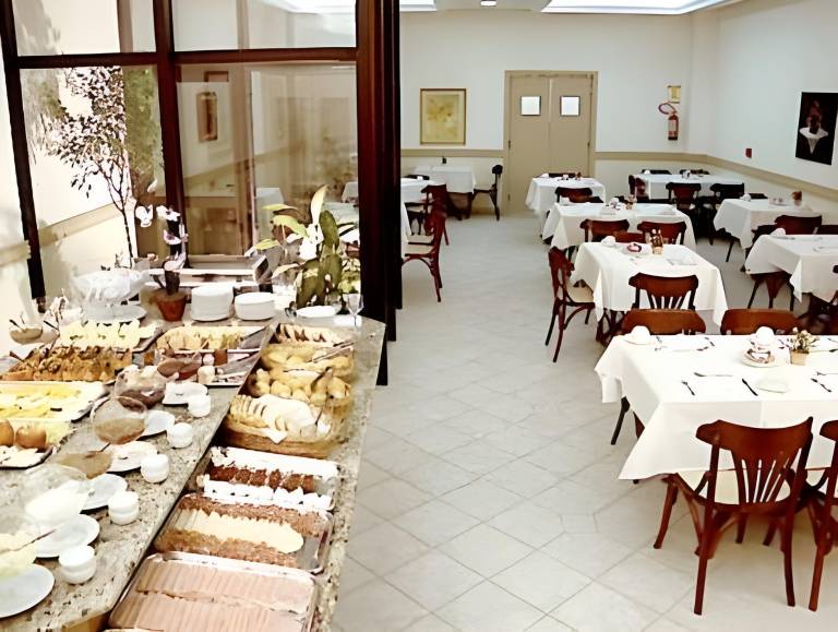 Master Express Alberto Bins - 200 metros do Hospital Santa Casa — photo 4
