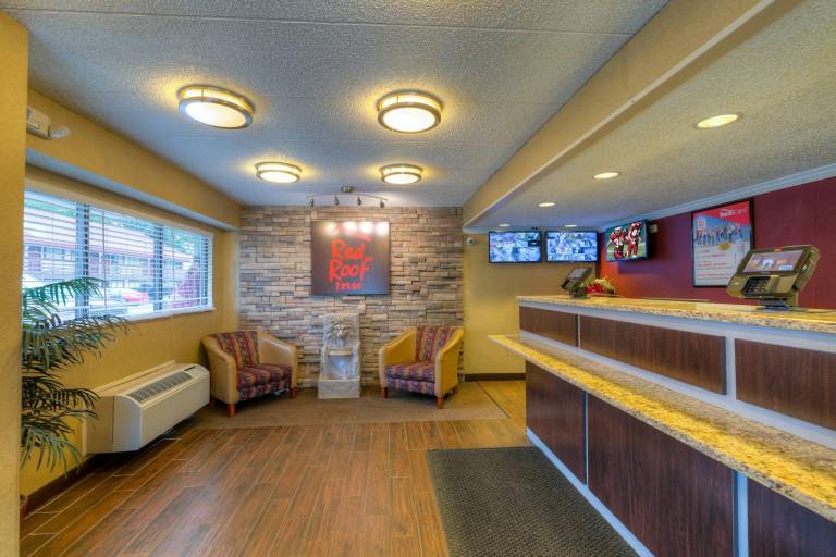 Red Roof Inn Memphis East — photo 2