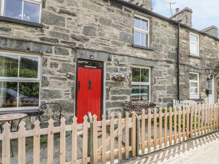 Nice cottage with garden & terrace | Pets are welcome in Conwy