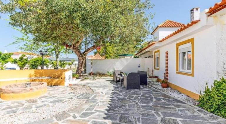 Vacation home with barbeque, garden & patio | Dogs allowed in Sao Lourenco