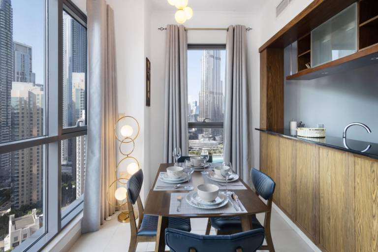 Rental apartment with pool & terrace | Close to Burj Khalifa | Perfect for remote work — photo 3