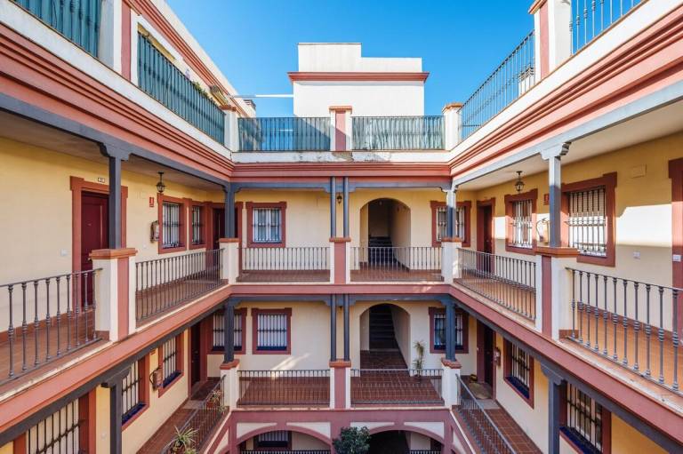 Child-friendly charming vacation home with yard | Next to Metropol Parasol | Good for workation | Dogs allowed — photo 3