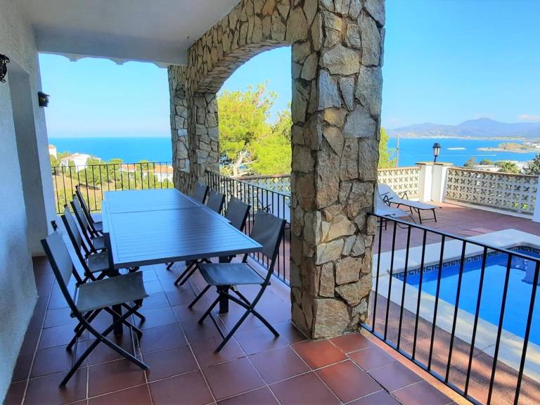 Fully equipped rental apartment with pool | Next to the beach | Pet-friendly — photo 3