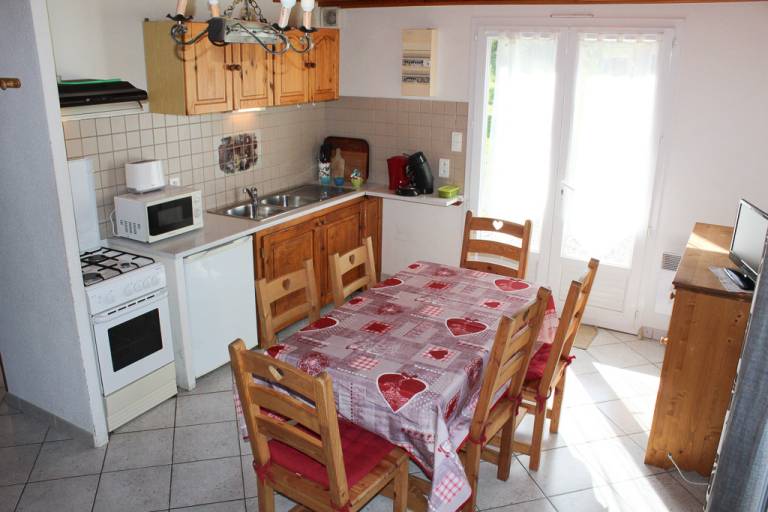 Gite with barbecue, yard & terrace — photo 5