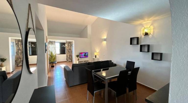 Rental apartment with private pool, terrace & yard — photo 5