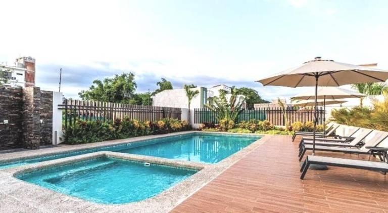Apartment with hot tub & pool — photo 3
