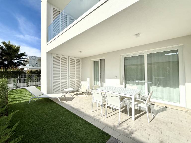 Apartment with garden — photo 4