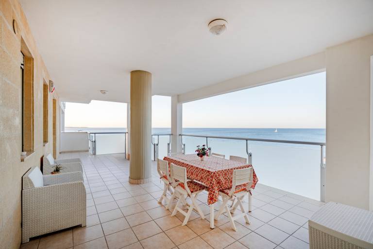 Holiday apartment with patio | Sea view in Bari