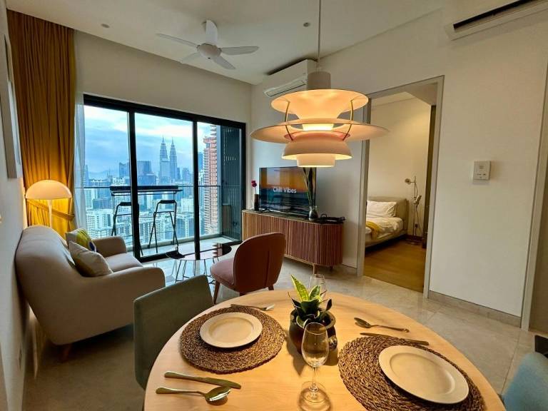 Apartment with sauna, yard & patio | Next to Jalan Alor | Perfect for remote work | Pets allowed — photo 4