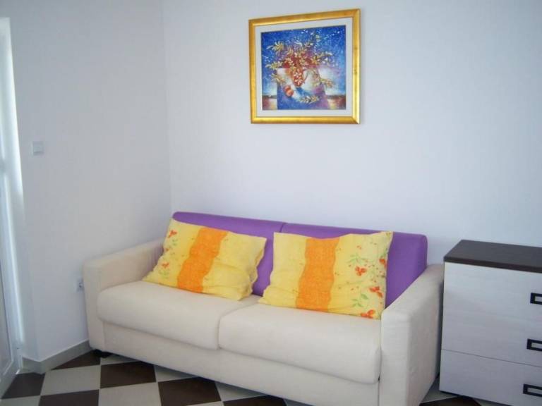 Apartment with patio, barbeque & garden — photo 5