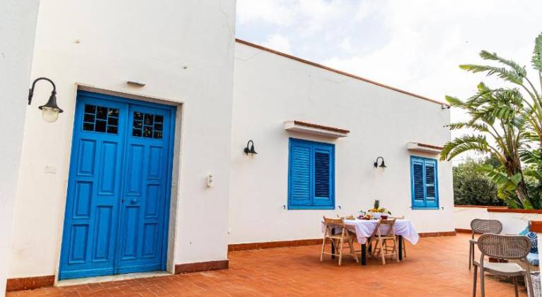 Villa with pool | Pet-friendly — photo 2