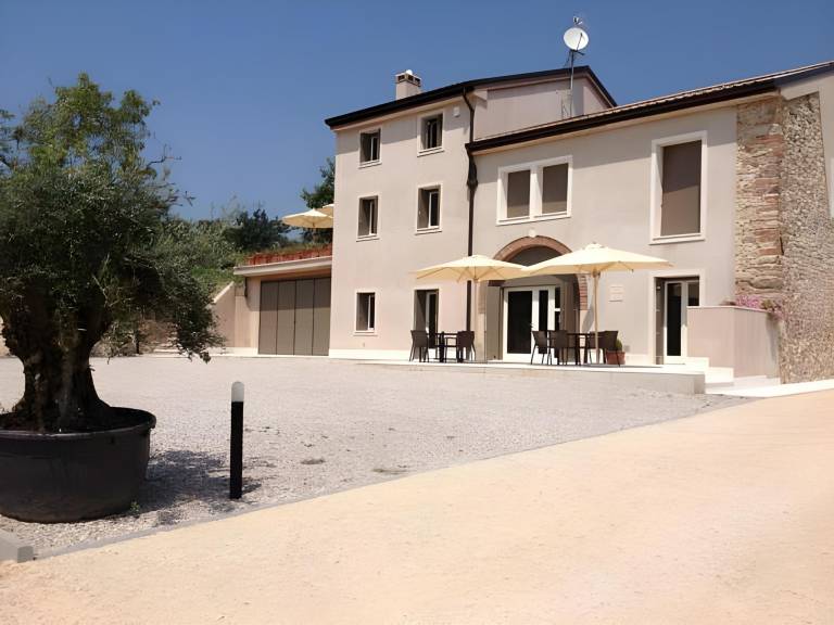 Charming house with terrace & yard | Dogs allowed in Lazise