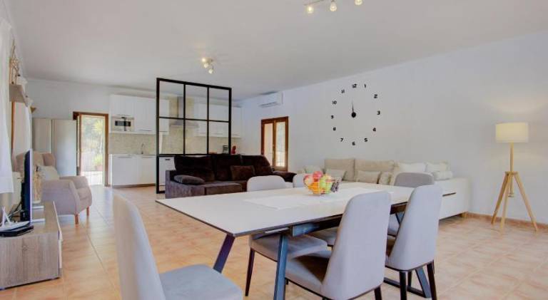 Apartment with barbecue, yard & terrace — photo 4