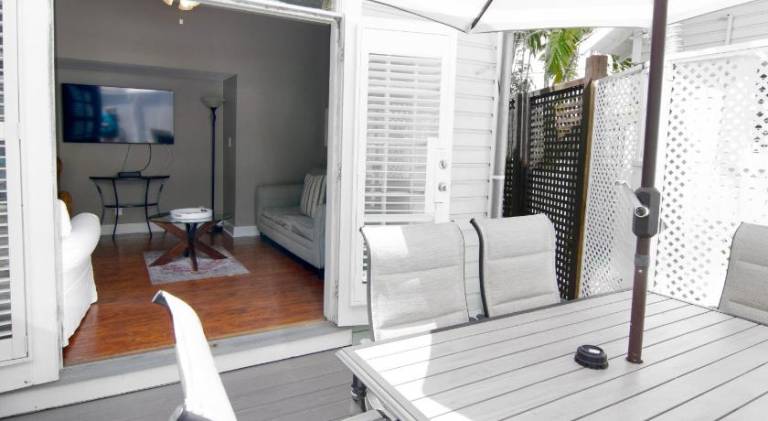 Pleasant vacation home with pool | Close to Southernmost Point | Next to the beach | Dogs allowed — photo 4