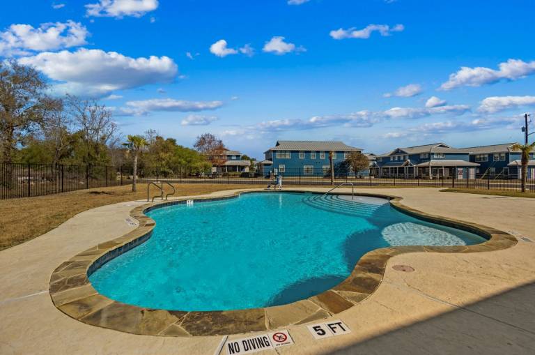 Condo with pool & BBQ — photo 2