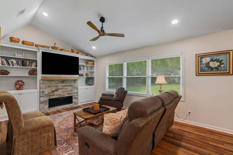 Children-friendly big house | Pets allowed — photo 3