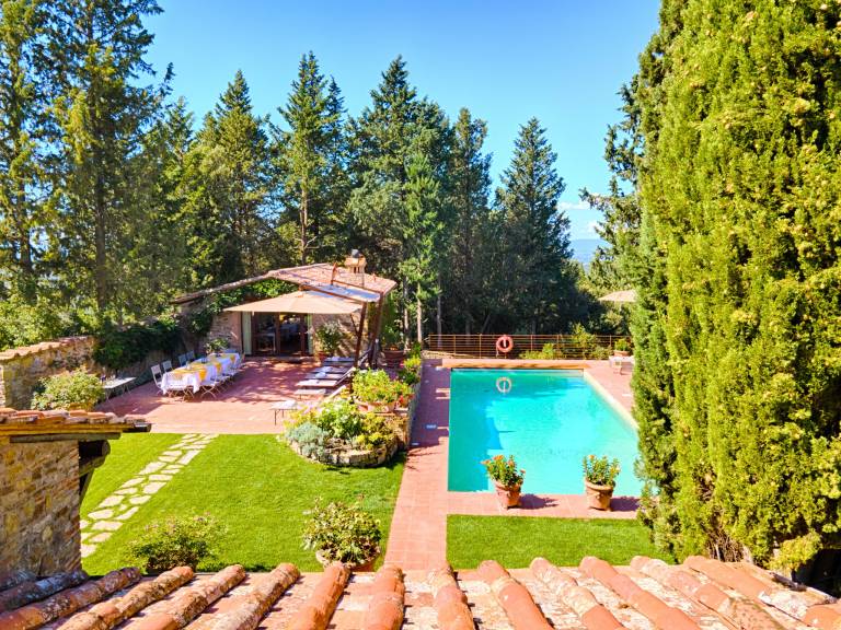 Villa with yard, BBQ & private pool — photo 3