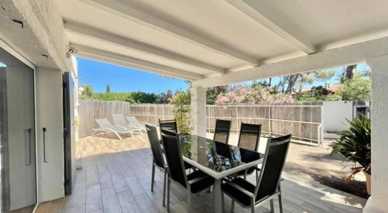 Holiday apartment with patio & pool | Pet-friendly — photo 5