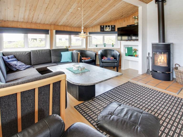 Vacation home with patio & sauna — photo 2