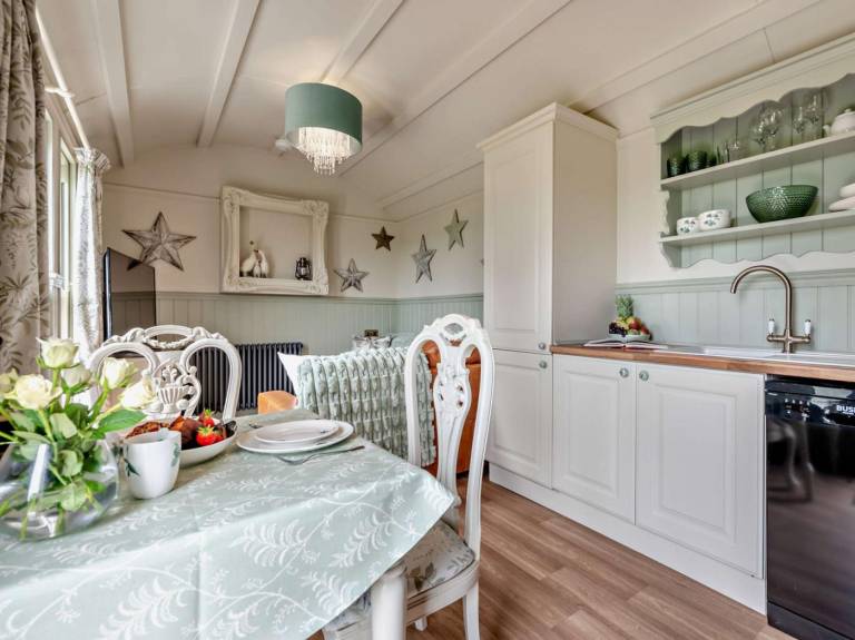 Nice cottage with hot tub | Pet-friendly — photo 3