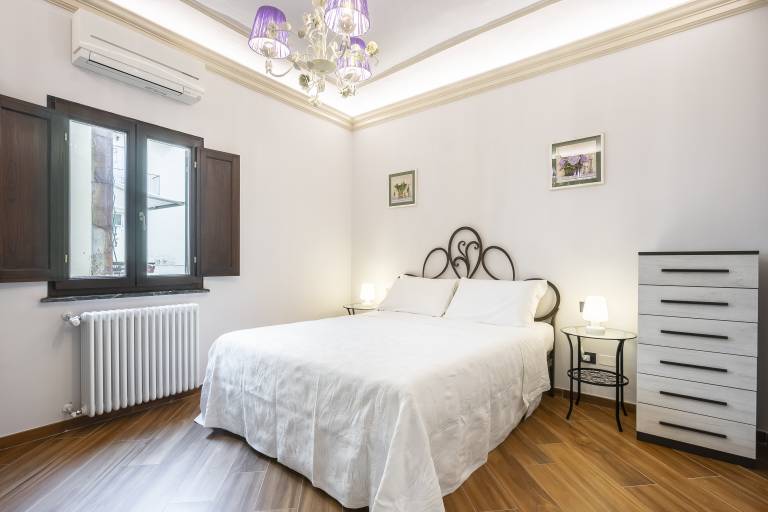 Apartment with patio | Near Florence Cathedral | Garden view — photo 3