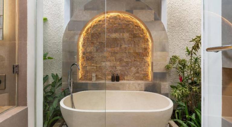 Villa with pool — photo 5
