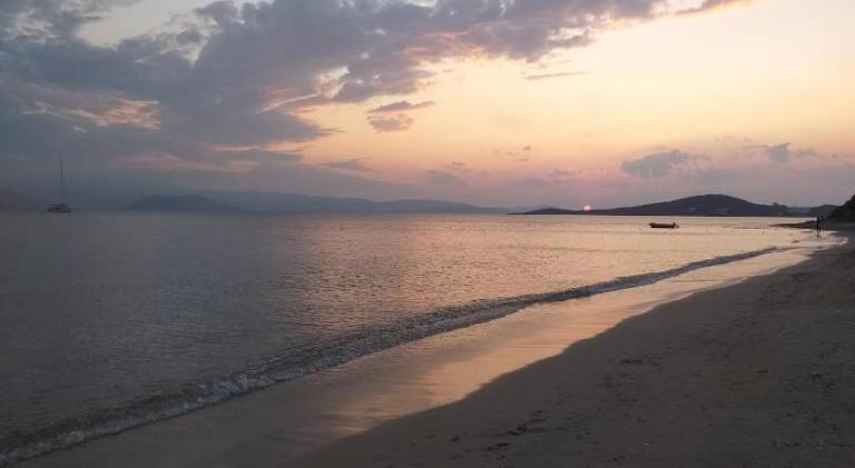 Serviced apartment with yard & patio | Beach nearby | Pet-friendly in Naxos