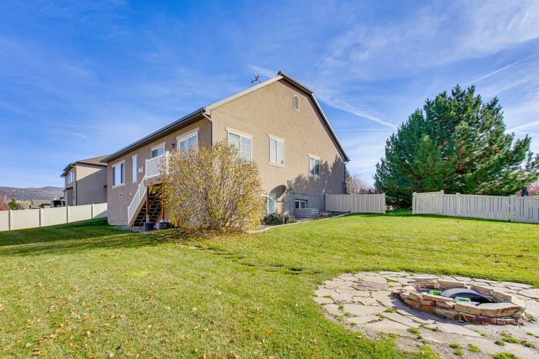 3,600 Sq Ft, Large Fenced Yard: Heber City Retreat — photo 2