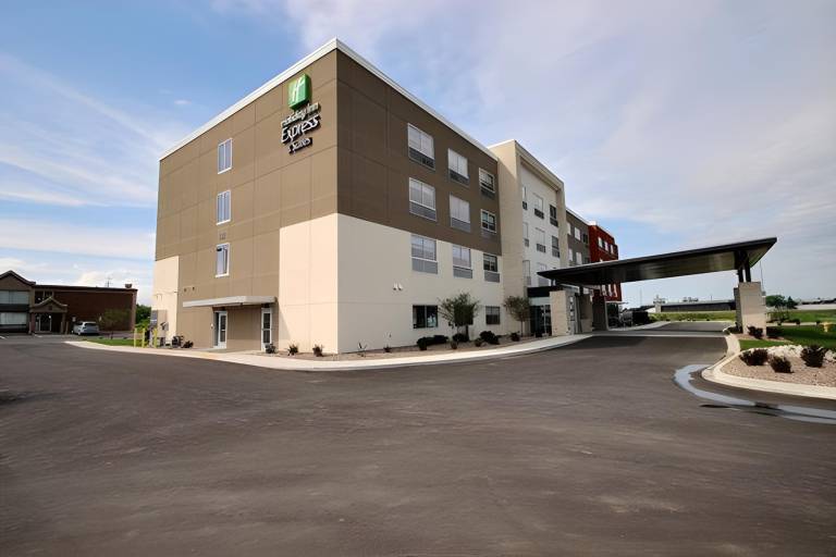 Holiday Inn Express & Suites Fond Du Lac By IHG — photo 4