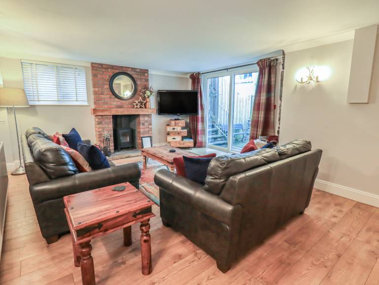 Cottage with garden — photo 3