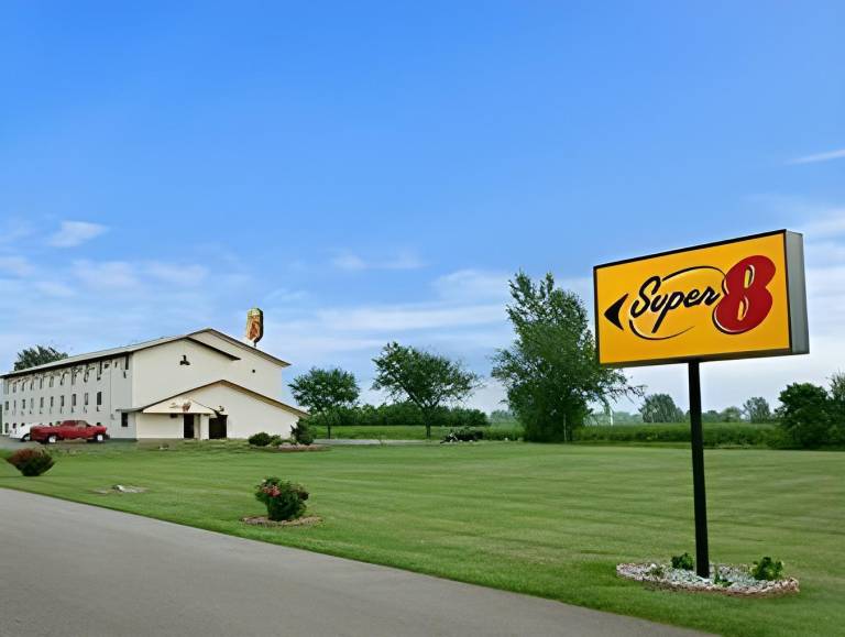 Super 8 By Wyndham Saginaw in Saginaw, MI