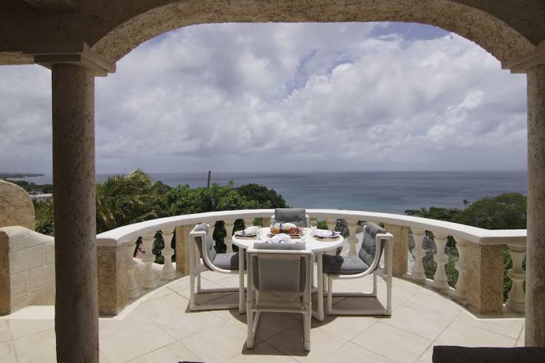 Villa Checker Hall