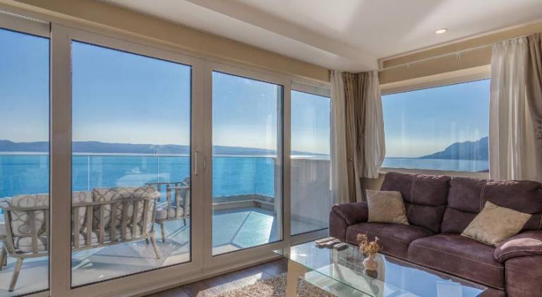 Holiday apartment with private pool, patio & jacuzzi | Next to the beach | Suitable for remote work | Pets allowed — photo 2