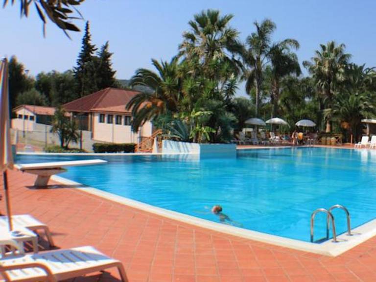 Family-friendly charming apartment with pool, grill & terrace | Pets allowed — photo 3