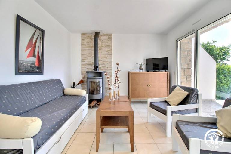 Gite with patio, BBQ & garden | Sea view — photo 5