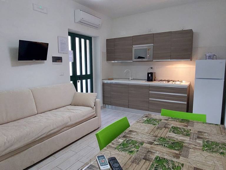 Brandneue Wohnung in Villa mit Schwimmbad — photo 3