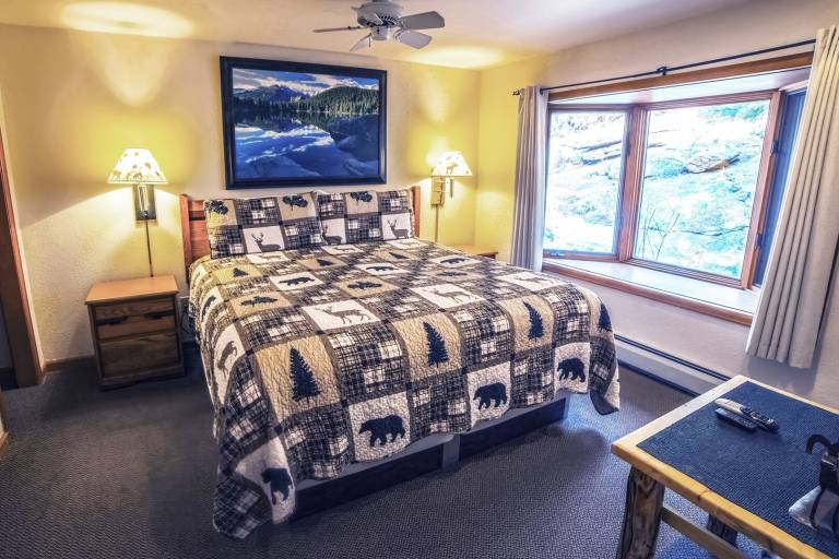 Family-oriented cabin with private pool & patio | Pets are welcome — photo 4
