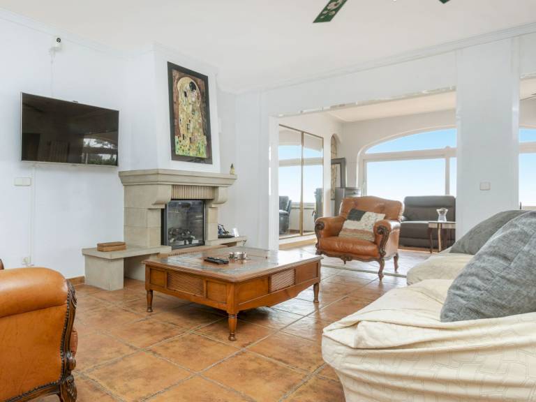 Child-friendly vacation home with patio, private pool & BBQ | Sea view | Perfect for remote work | Pets allowed — photo 4