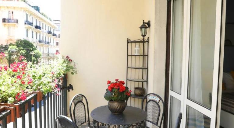 Apartment with hot tub — photo 5