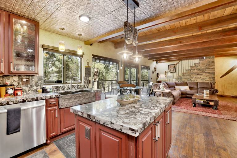 Family-oriented cabin with grill | Lake view | Pets are welcome — photo 2